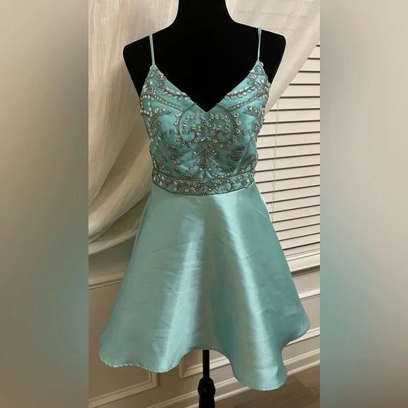 Bee Darlin | Dresses | Bee Darlin Mint Green Formal Dress Wrhinestones Side Pockets Junior Size 78 | Poshmark Bee Darlin | Dresses | Bee Darlin Mint Green Formal Dress Wrhinestones Side Pockets Junior Size 78 | Poshmark